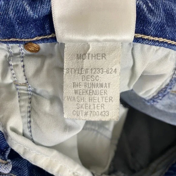 MOTHER The Runaway Weekender Jeans Women's Size 26 Flare Blue Distressed Denim - Picture 5 of 15